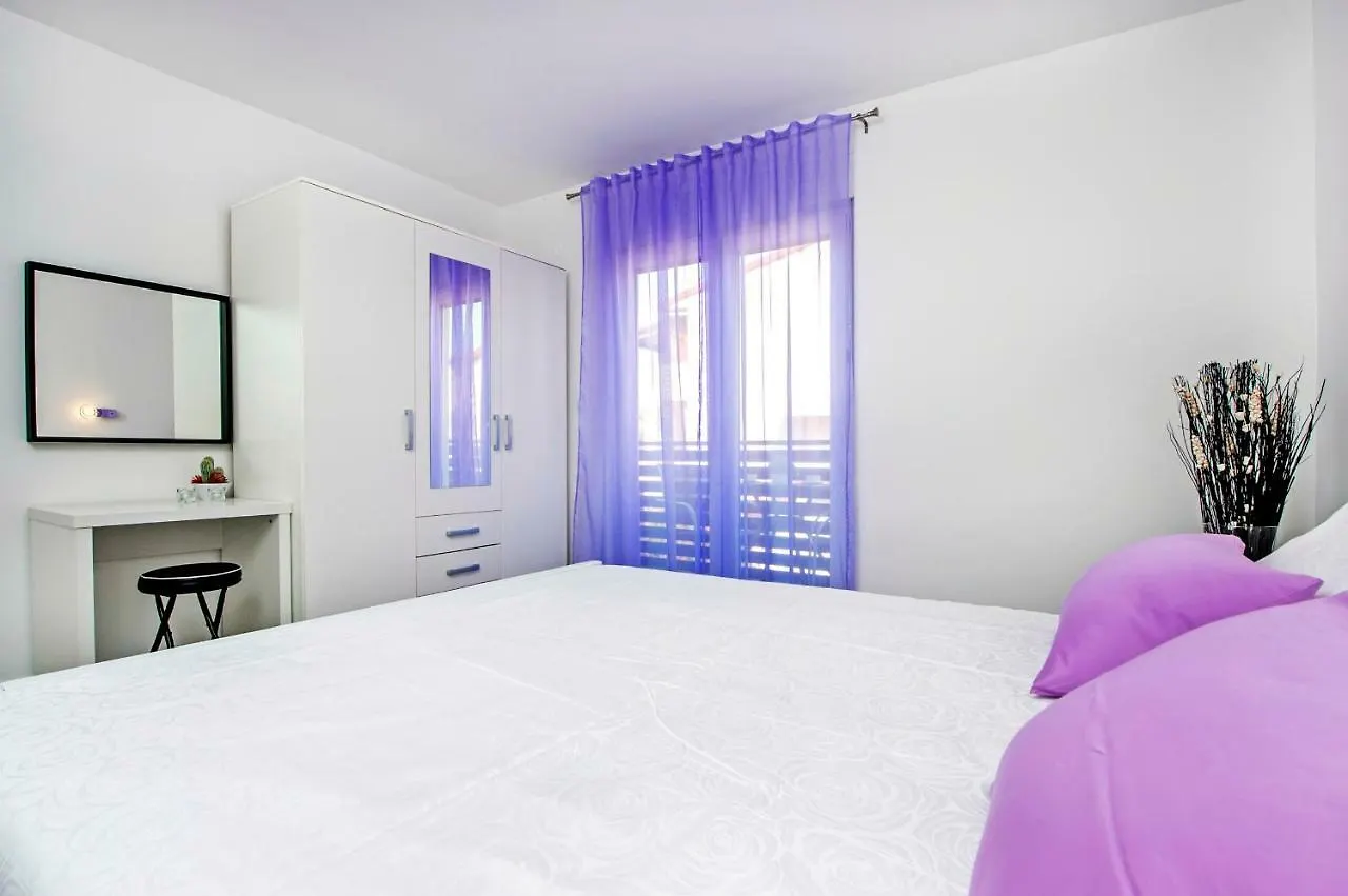 Apartment And Studio Tereza Rovinj 0*,