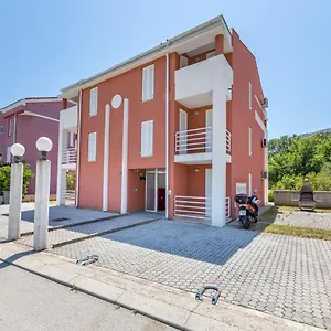 https://apartments-melania-antonia.primorje-gorskikotar.com